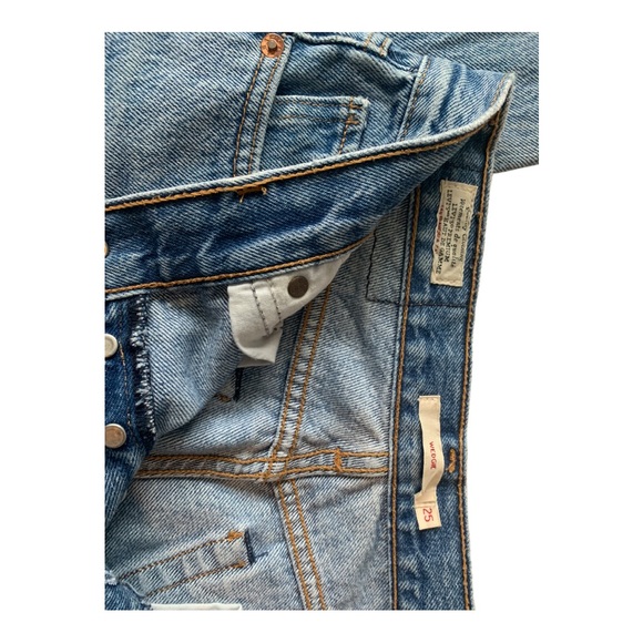 Levi’s: Wedgie The Icon Straight Jeans (Light Wash) - Picture 7 of 7
